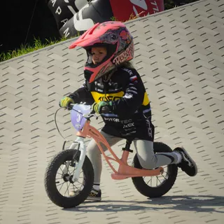 Otroški poganjalec inSPORTline Pufino - breskev