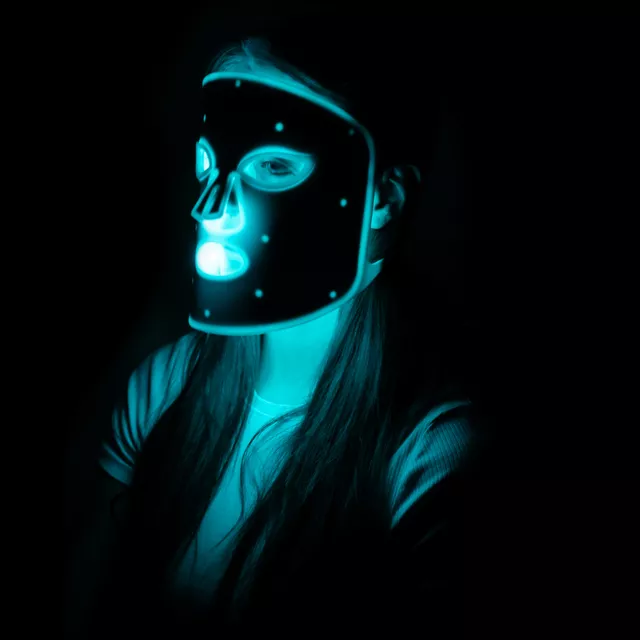 Polnilna silikonska LED svetlobna terapevtska maska inSPORTline Santorina