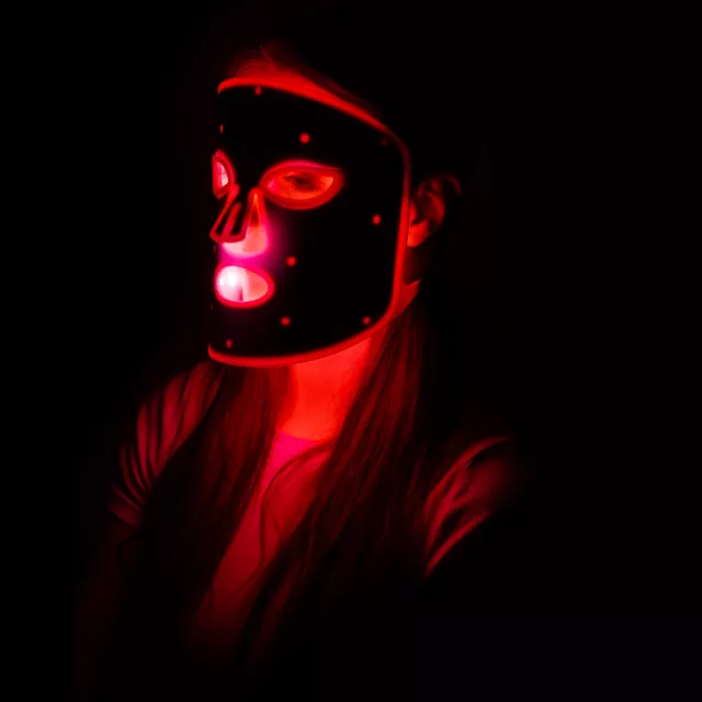 Polnilna silikonska LED svetlobna terapevtska maska inSPORTline Santorina