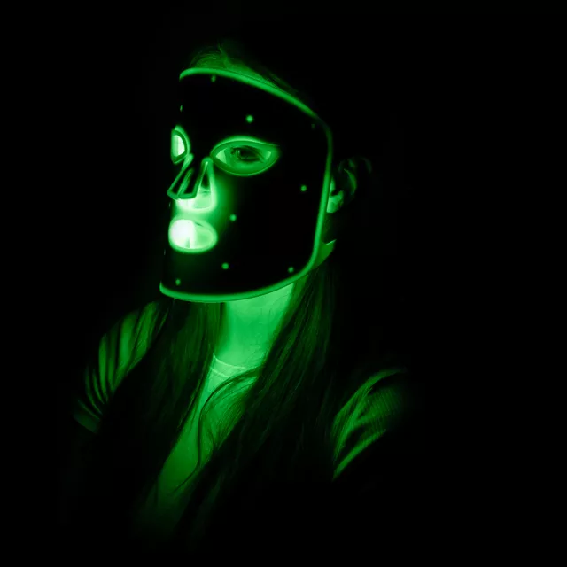 Polnilna silikonska LED svetlobna terapevtska maska inSPORTline Santorina