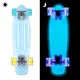 Svetleči pennyboard WORKER Lumy 22" - roza - Modrá s barevnými kolečky